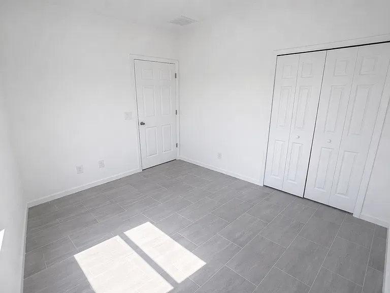 1248 Hillcrest St E — Photo 10