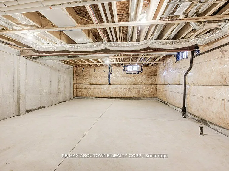 120 Court Dr #85 — Photo 31