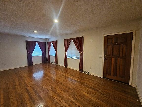 4th image of 7201 N Holmes St