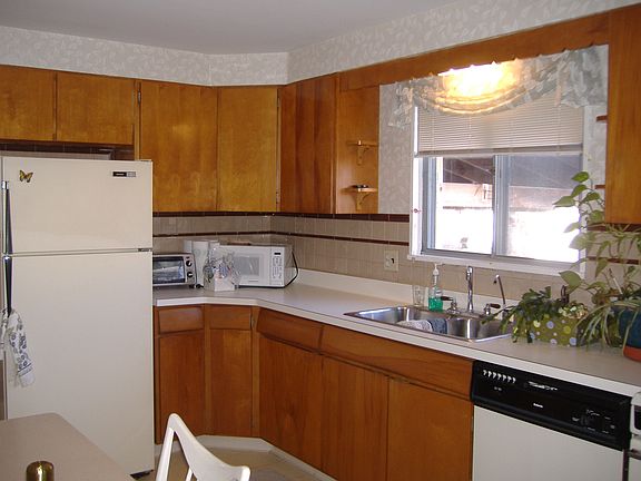 2nd image of 11 Laurentian Dr