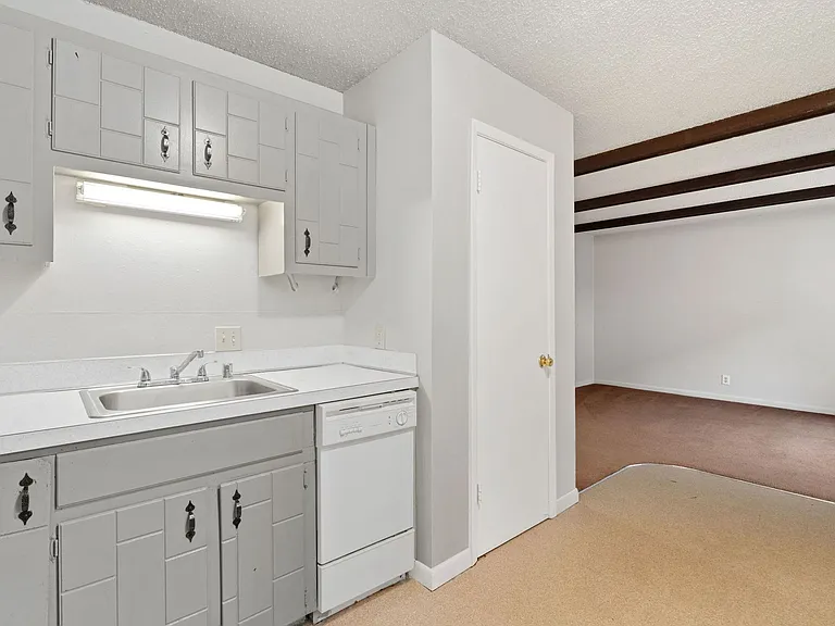 Comfortable 2 bedroom 1 bath. — Photo 3