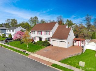16 Meadow Ln, Old Bridge, NJ 08857