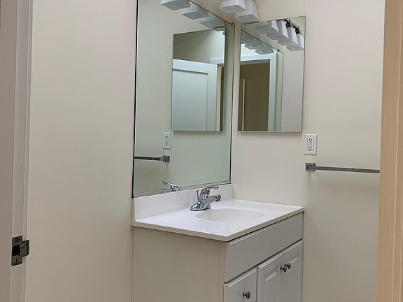5th image of 1420 Green St