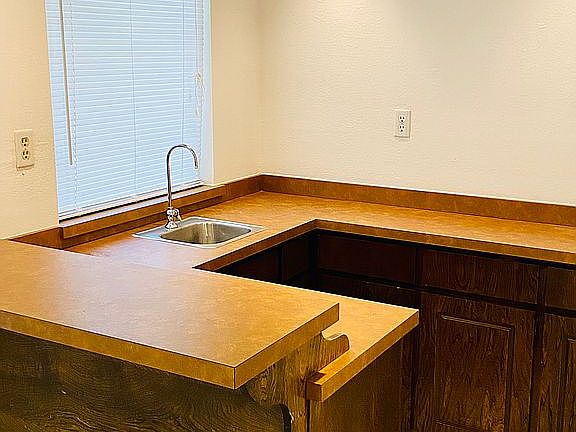 Living Room/ Wet Bar