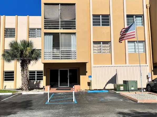 15888 SW 95th Ave APT 305, Miami, FL 33157