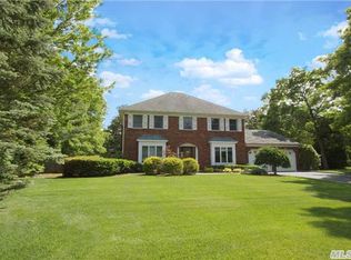 3 Pine Meadow Pl, Commack, NY 11725