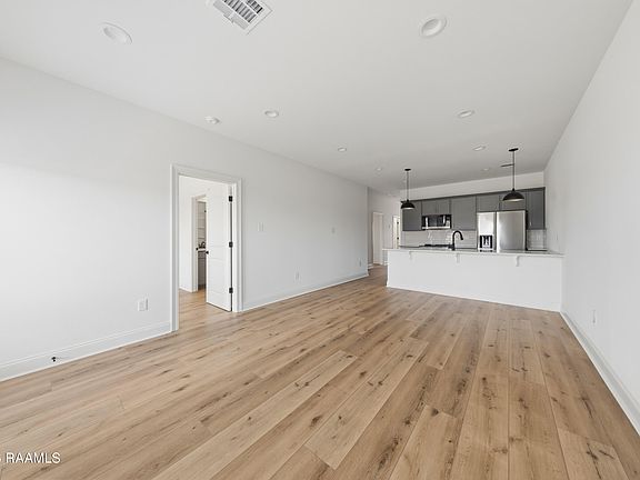 4th image of 111 Maplebrook Way