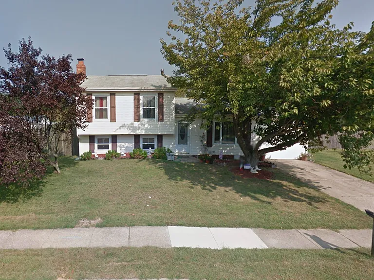 16 Indian Hill Ln — Photo 1