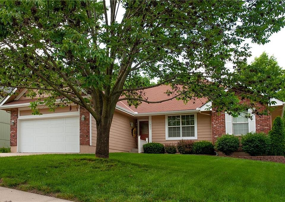 1st image of 409 NE Virginia Ct