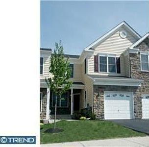 2nd image of 118 Farm Meadows Ln