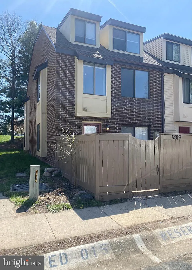 9819 Brookridge Ct — Photo 2