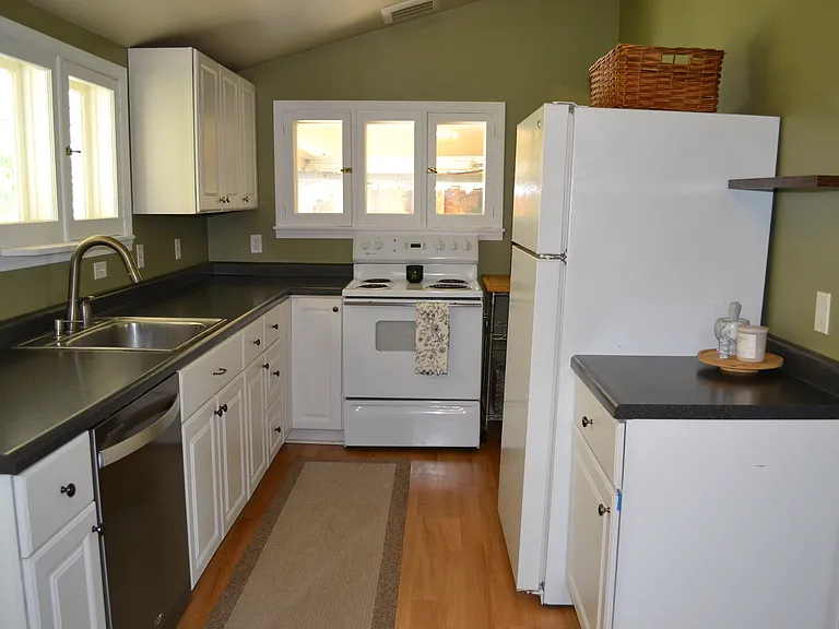 870 Pine Grove Ave — Photo 16