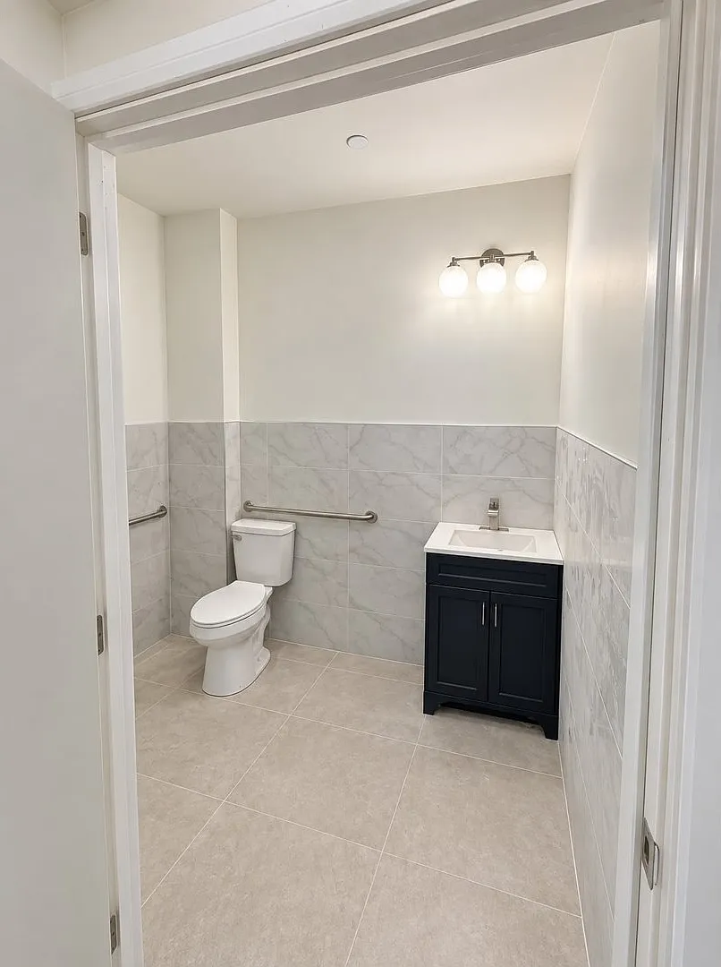 Studio, $5,000 — Photo 4