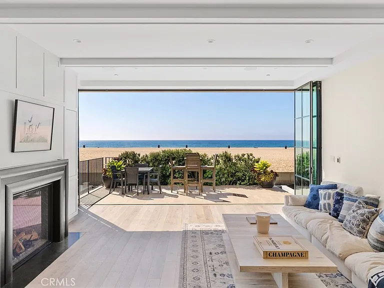 2428 The Strand — Photo 9