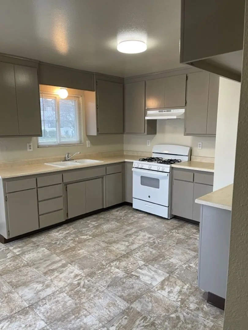 Anderson 3 Bedroom Home in Cascade Neighborhood with fenced yard — Photo 4