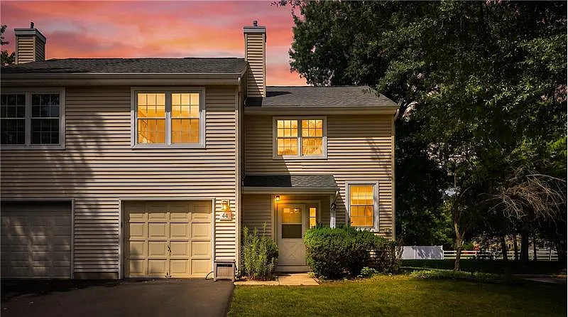 44 Whitby Cir