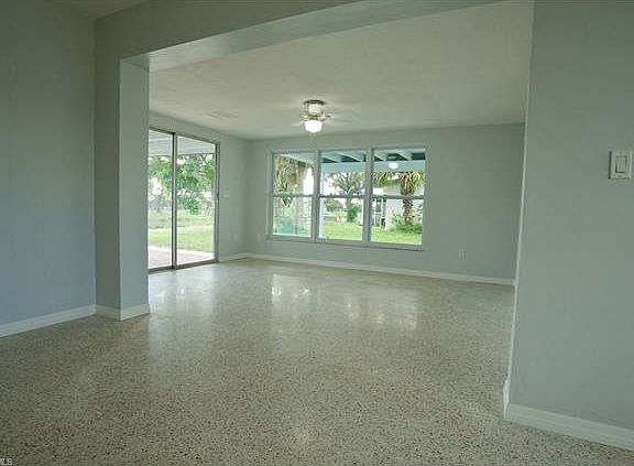 5th image of 21491 Gladis Ave