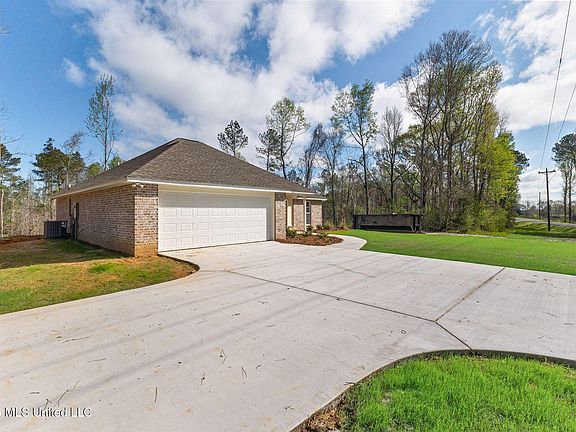 2nd image of 547 Shirley Sanford Rd