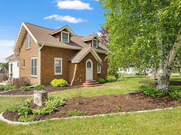 2077 Pershing Rd, New London, WI 54961