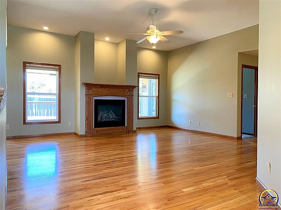 3rd image of 4107 SE Oakwood Ct