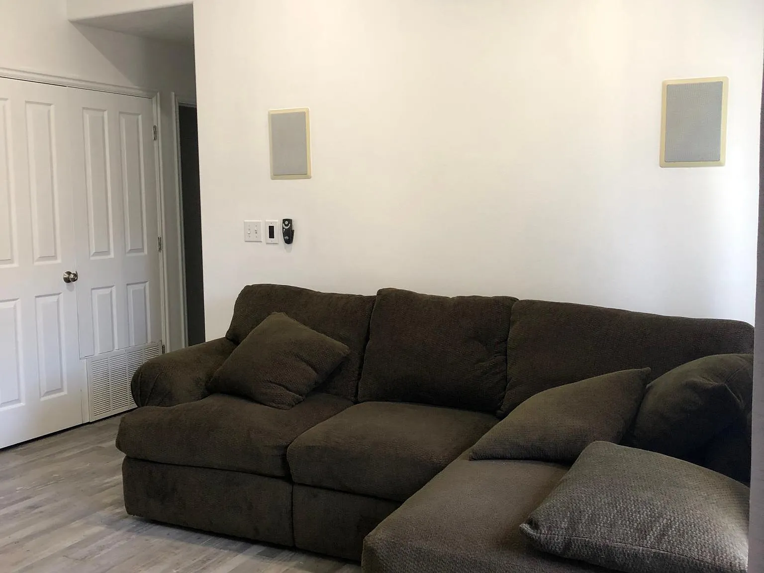 3 bed, 1100 sqft, $1,700 — Photo 3