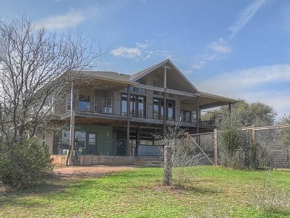 1st image of 300 Lakeview Dr
