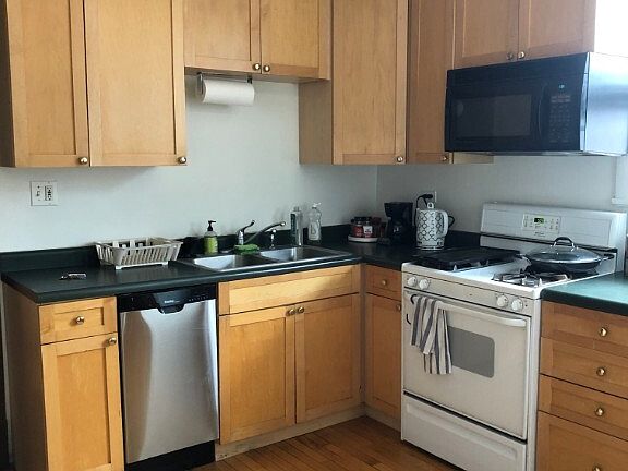 5th image of 3652 N Janssen Ave #2RT