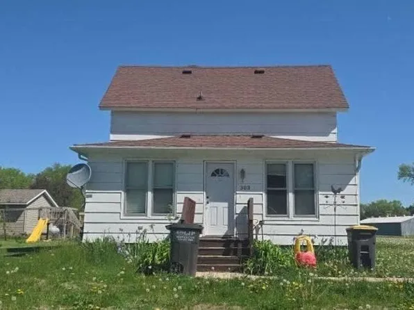 303 Hilltop St, Vernon Center, MN 56090