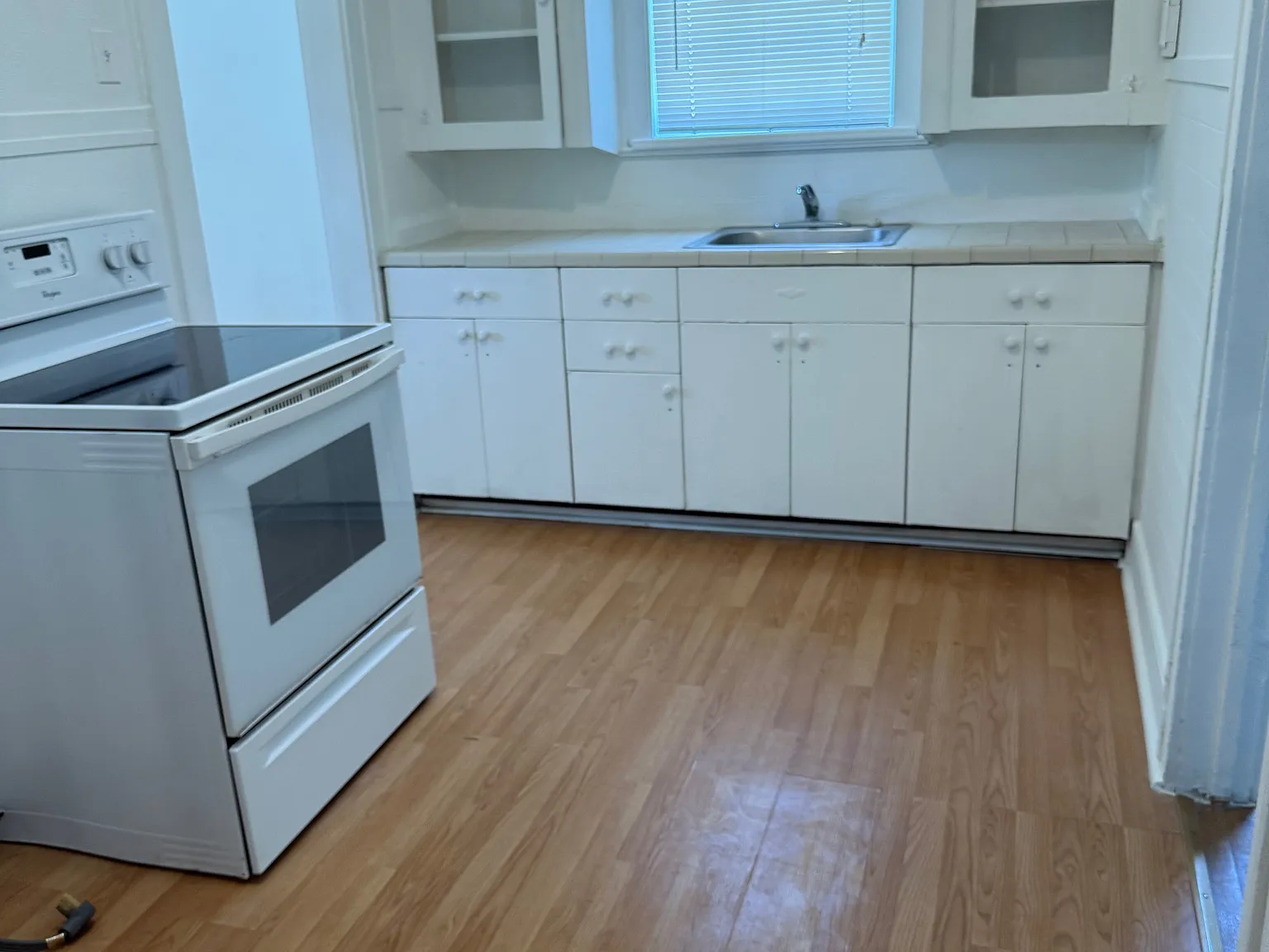 1 bed, 700 sqft, $800 — Photo 2