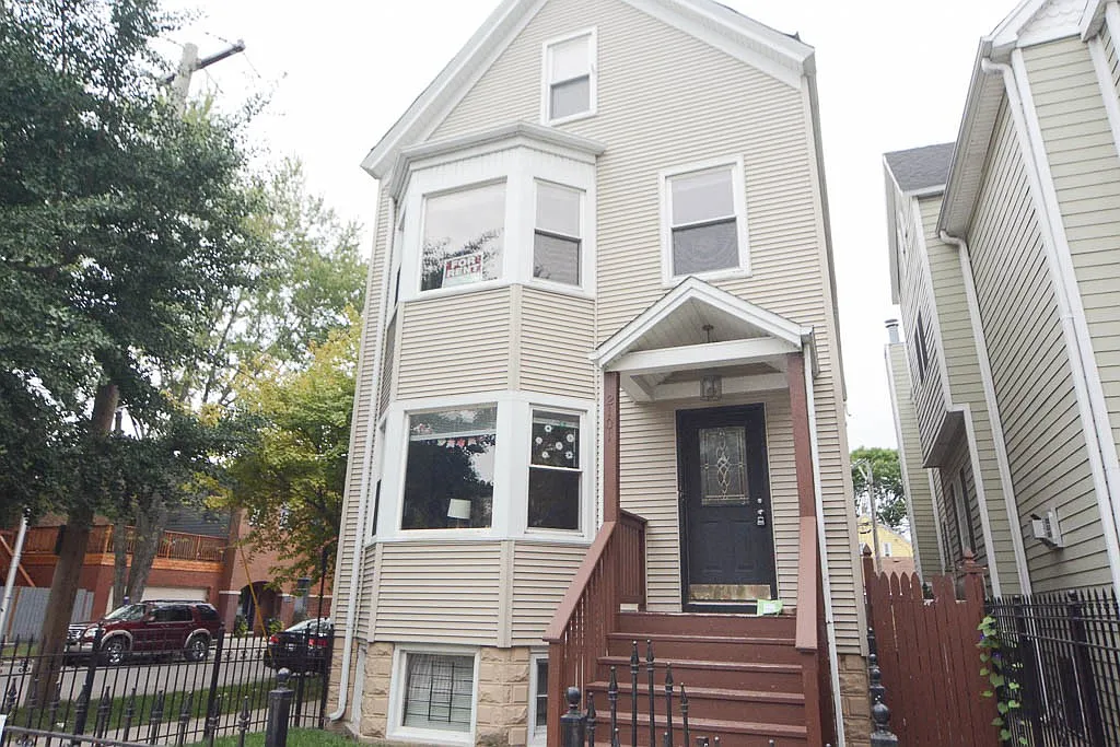 Amazing 2 Bed, 1 Bath at Montrose + Damen (Ravenswood) — Photo 1