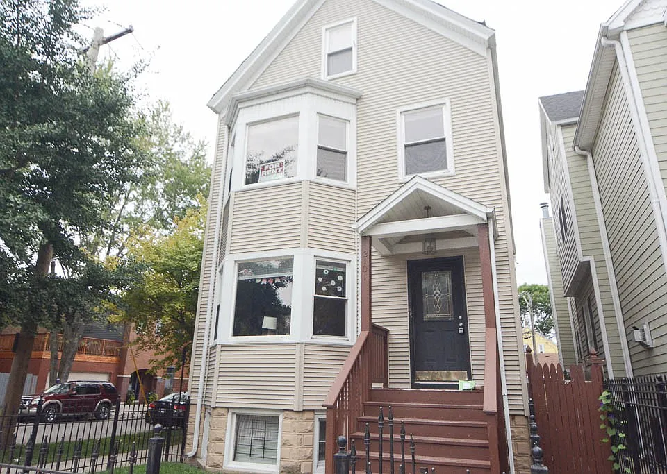 2101 W Montrose Ave #3