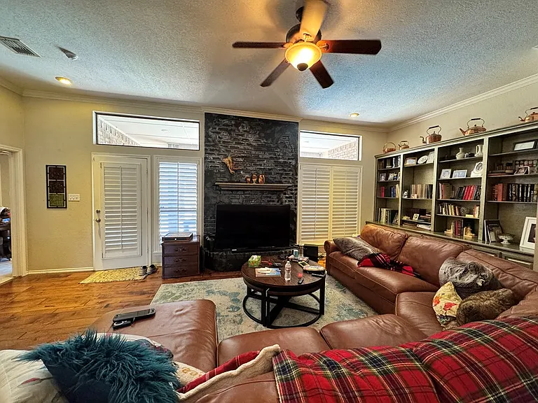 4117 Springfield Ct — Photo 10