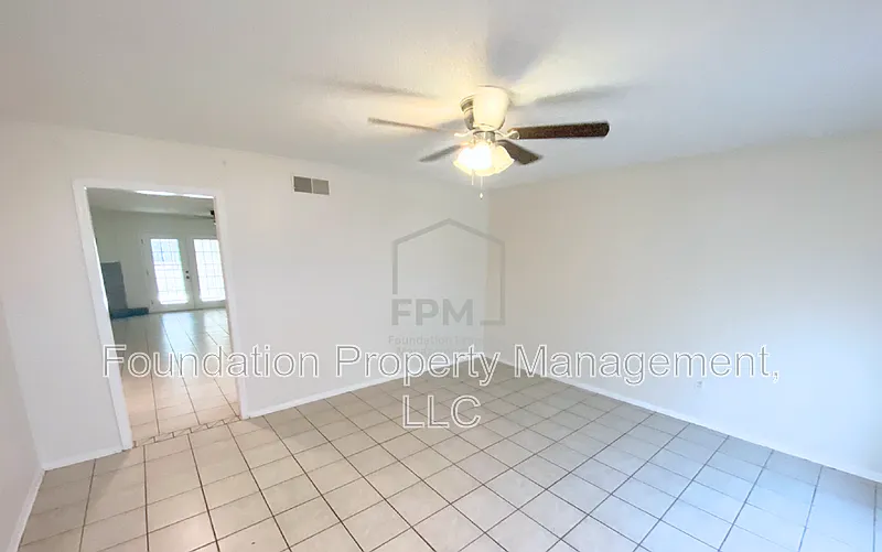 3 bed, 2.5 bath, 1640 sqft, $1,275 — Photo 4