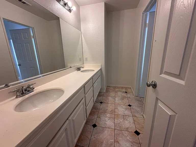 23424 Caliente Springs Ave — Photo 19