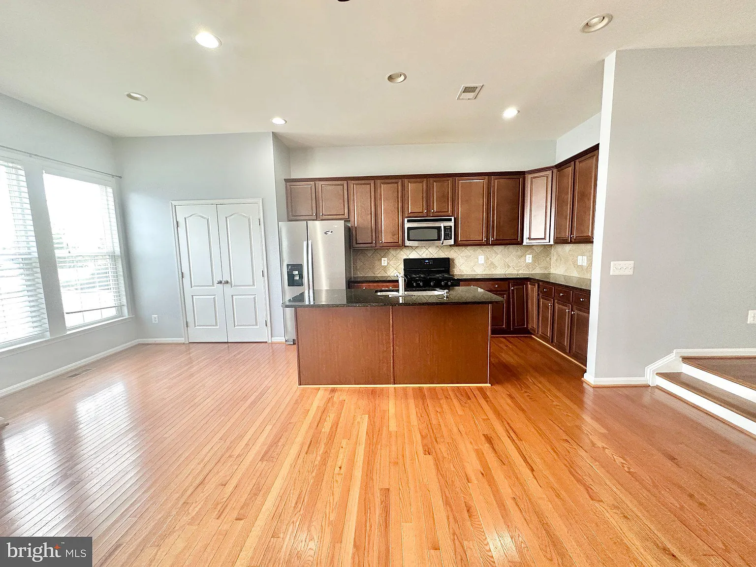 4 bed, 3.5 bath, 2412 sqft, $3,399 — Photo 2