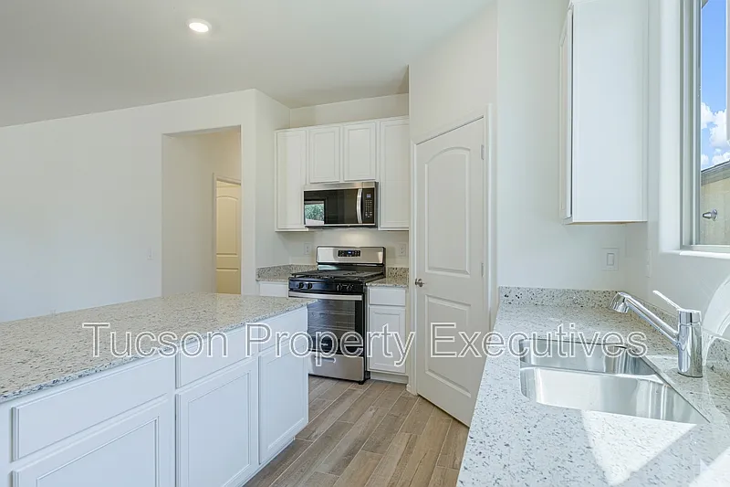 3 bed, 2.0 bath, 1500 sqft, $2,250 — Photo 4