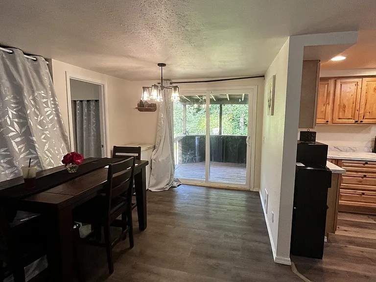 101 E Wood Ln — Photo 6
