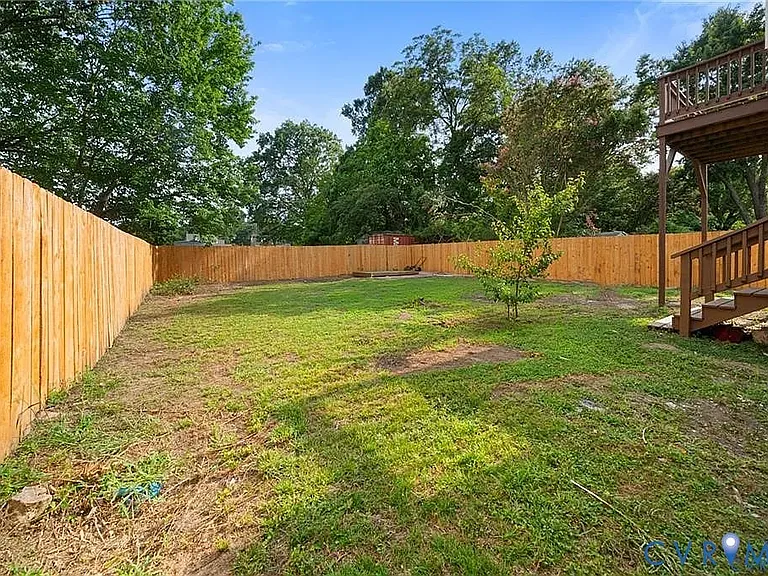 2105 Clarke St — Photo 13