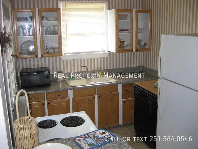 Nice 3/1 In Country Club Village — Photo 2