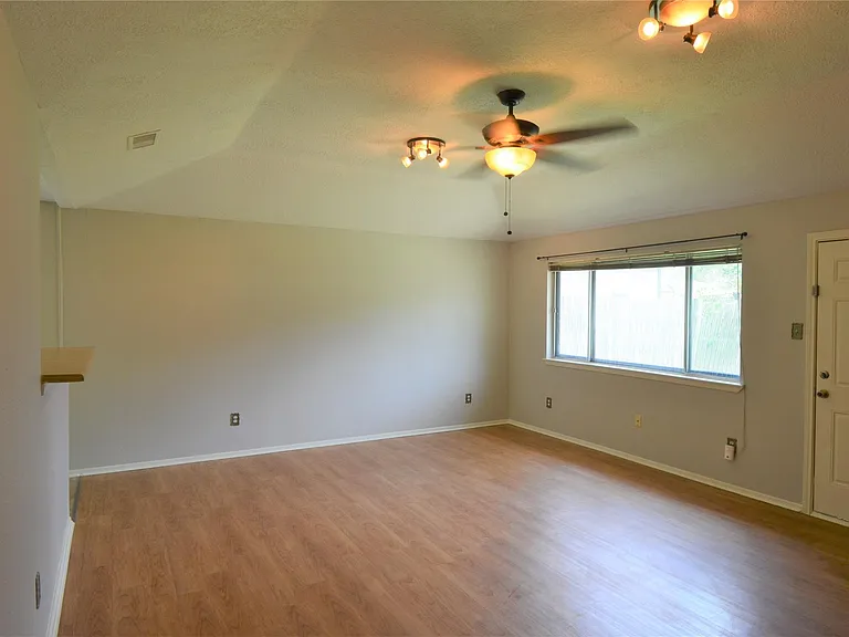 24006 Merry Oaks Dr — Photo 2