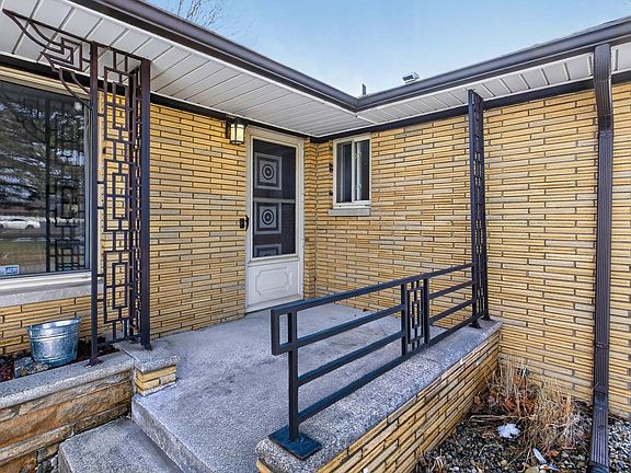 5th image of 7258 N Center Rd