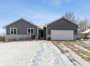 7030 High Point Cir, Johnston, IA 50131