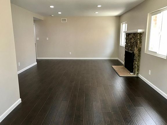 3rd image of 5039 Park Rim Dr