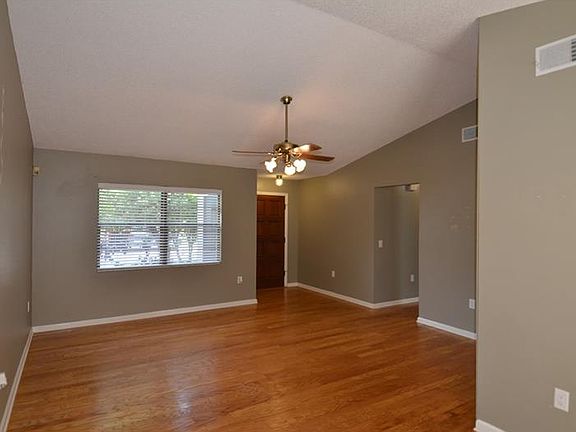 2nd image of 5820 Deer Hollow Ln E
