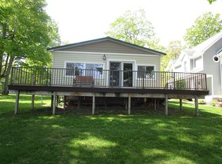 517 E Shoreview Ln, Indian River, MI 49749