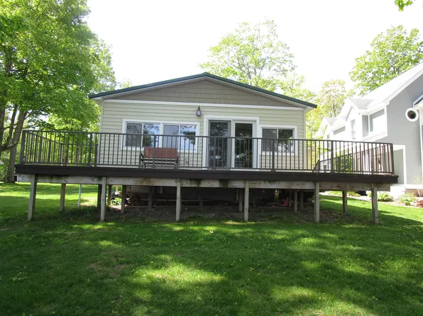 517 E Shoreview Ln, Indian River, MI 49749