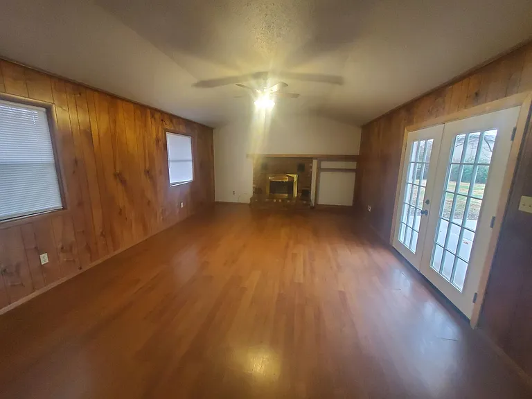 1022 W Bel Air Dr — Photo 2