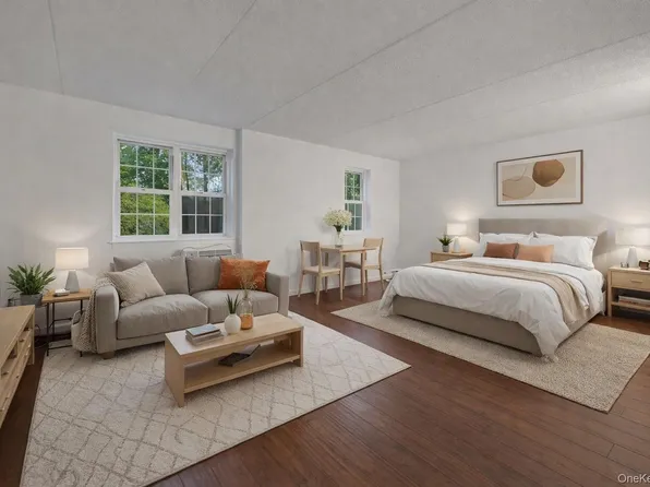 4 Consulate Dr, Tuckahoe, NY