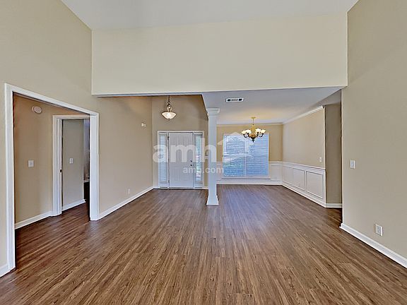 4th image of 3323 Leslie Ln