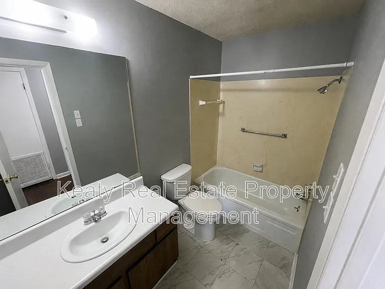 405 Fox Run Ave #2 — Photo 6